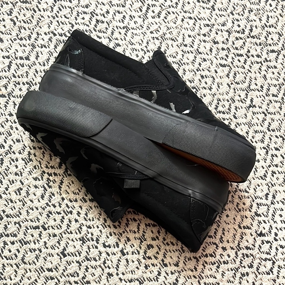 YRU BAT PLATFORM SLIP ON W7
